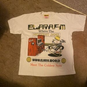 Elara x online cosmetics shirt no stains never worn size medium fits like a larg